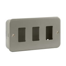 Scolmore Click Gridpro 3 Gang Front Plate with Surface Box Metal Clad