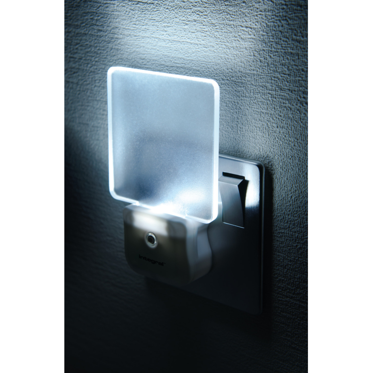 PLUG-IN SENSOR LIGHT